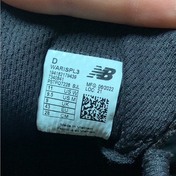 Size 11 woman’s new balance running shoe BRAND NEW - Picture 3 of 4